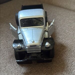 1946 DODGE POWER WAGON 1:32 SCALE DIECAST - SILVER/BLACK